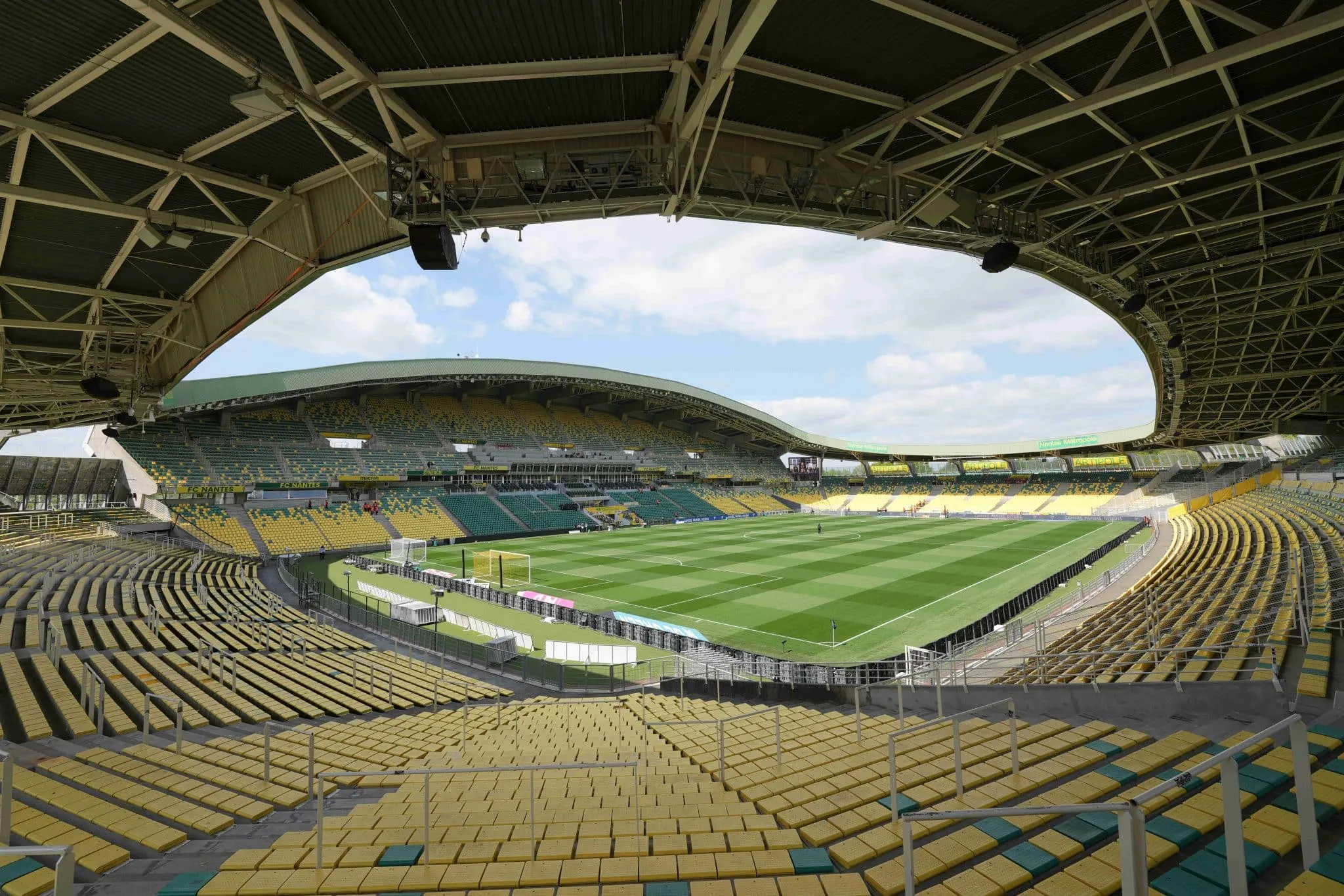 Quel bref international français (2 sélections, 1 but) a arrêté sa carrière en 2016 à cause d’un problème cardiaque détecté lors d’une visite médicale effectuée pour s’engager en qualité de joker au FC Nantes ?