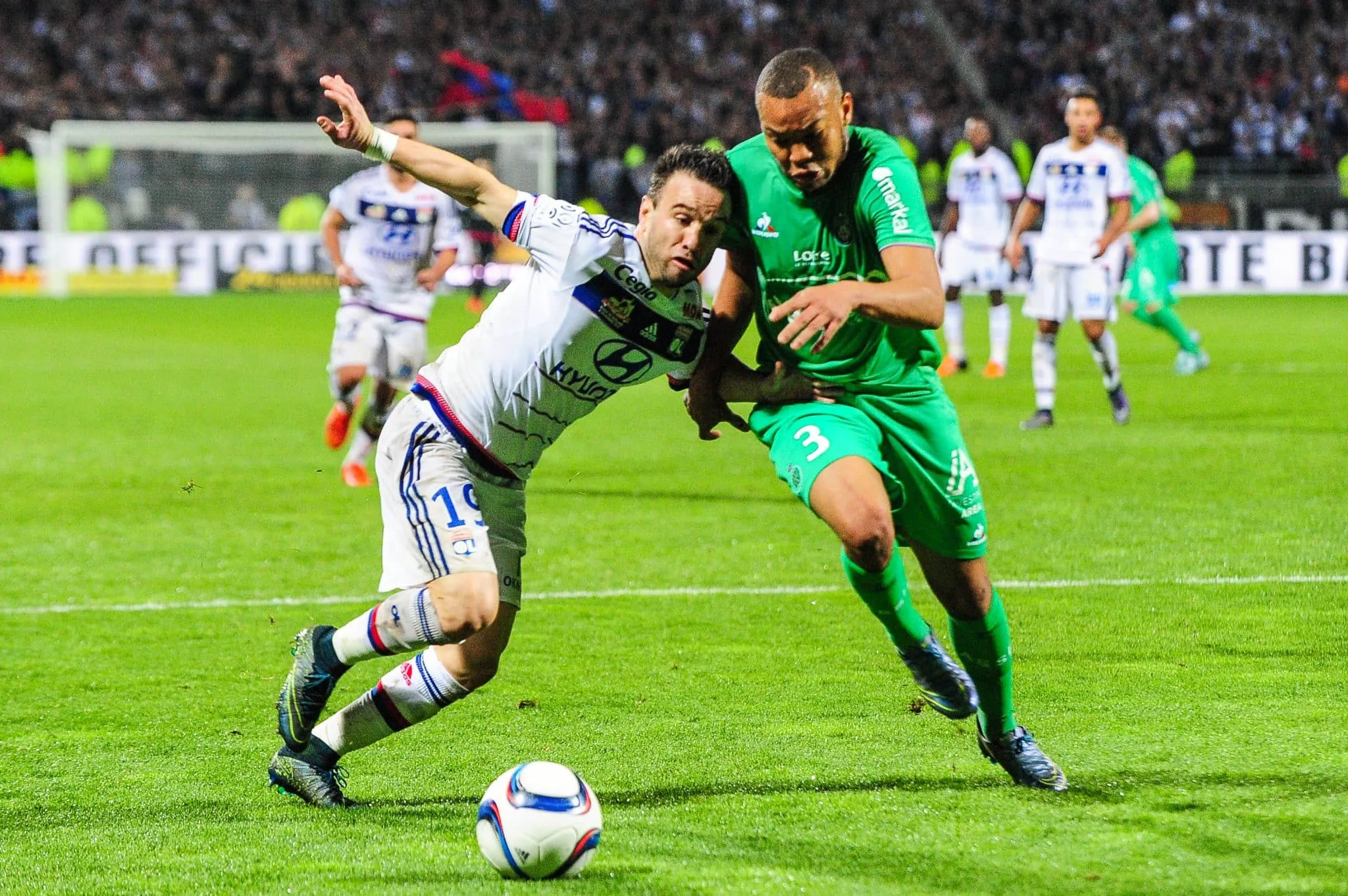 Quel Lyonnais se prenait ”des claques” au lycée par ”sa meuf” selon des propos tenus par le Stéphanois Pierre-Yves Polomat dans les couloirs du stade Gerland après un derby houleux et perdu 0-3 par l’ASSE, en 2015 ?