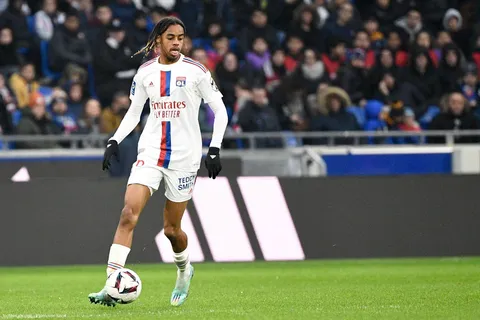 Mercato - OL : Un géant de Premier League pense à Barcola !