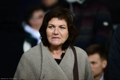 Mercato - PSG : Véronique Rabiot tâte le terrain !