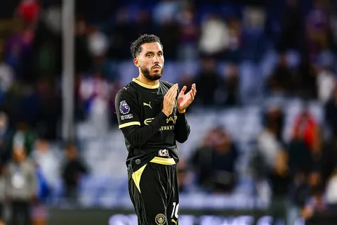 “Génie” et “artiste absolu” : Rayan Cherki comparé à une légende de Manchester City