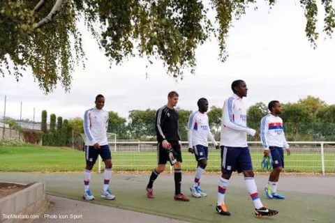 OL : Umtiti passe pro, Lacazette prolonge (officiel) !