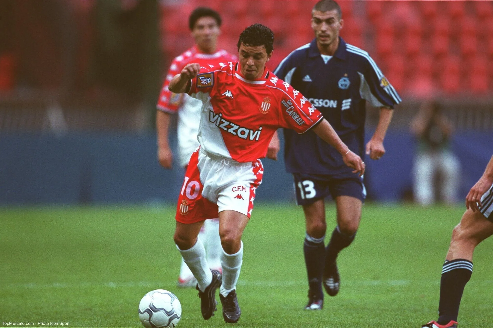 Quel entraîneur français est “manipulateur” et humainement “pas correct” selon une déclaration de Marcelo Gallardo en 2003 ?