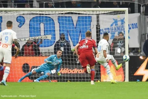 Ligue 1 : l’OM tombeur de l’OL et dauphin du PSG !