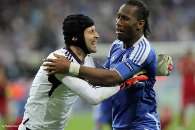 Chelsea : le duel PSG-Arsenal continue pour Cech