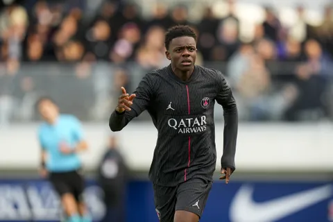 Mercato PSG : un champion qualifié en C1 entre en lice pour le Titi Noah Nsoki