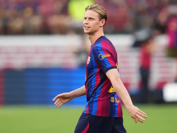 “Il rendrait le Bayern encore meilleur” : Frenkie de Jong envoyé loin du Barça par un ex-joueur du Real