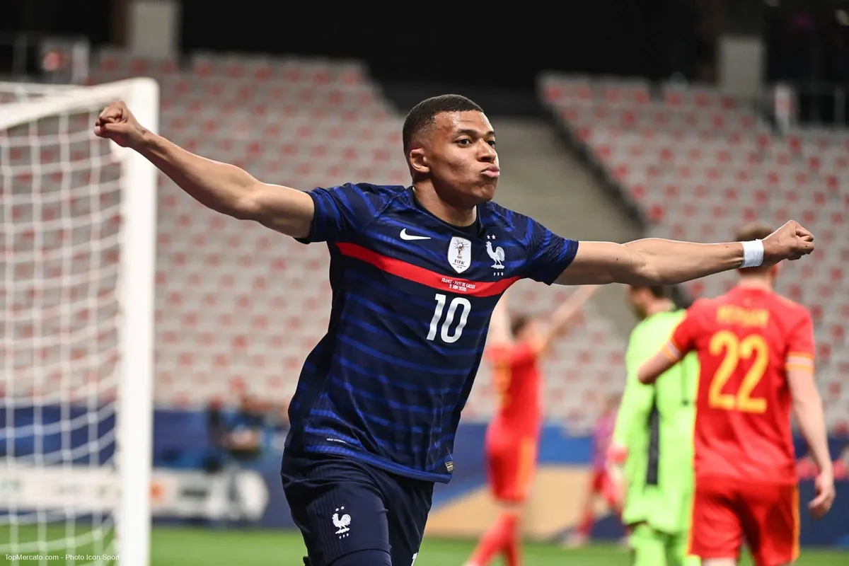 Kylian Mbappé, Equipe de France, France-Galles