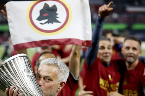Mercato - AS Rome : menaces de mort, banderole trash…un indésirable de Mourinho n’en peut plus !