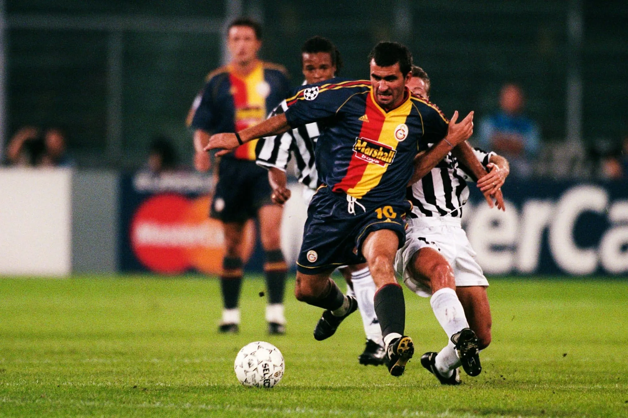 Avec quelle sélection nationale Gheorge et Ianis Hagi ont-ils joué le championnat d’Europe ?