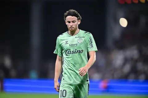 Mercato – “Je n’ai pas de recrue qui me plaît”, le surprenant contre-pied d’une ancienne gloire de l’ASSE