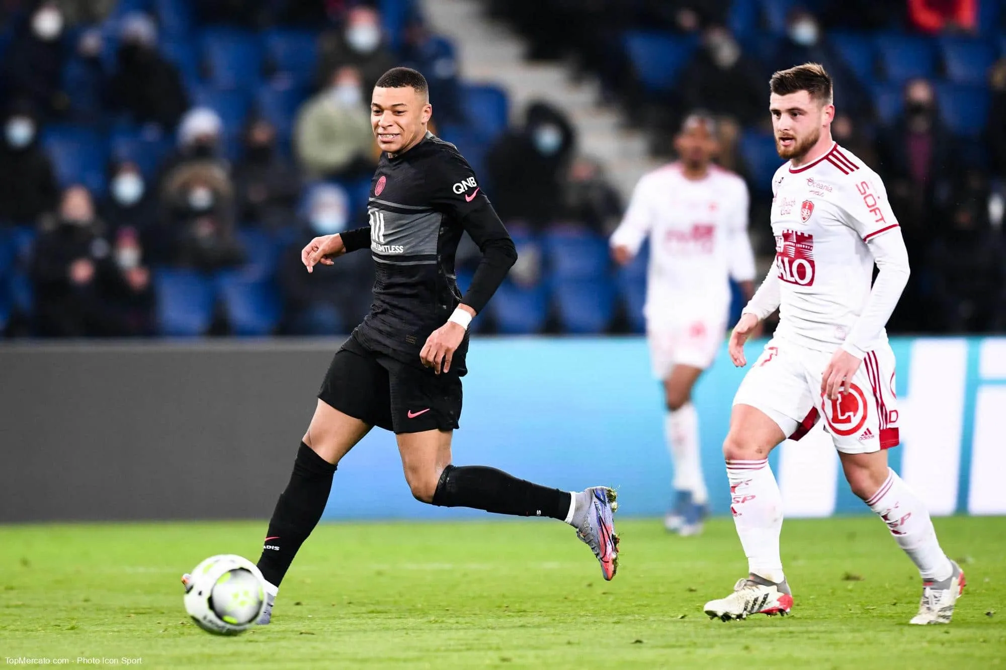 Kylian Mbappé et Hugo Magnetti, match PSG Paris Saint-Germain-SB29 Stade Brestois