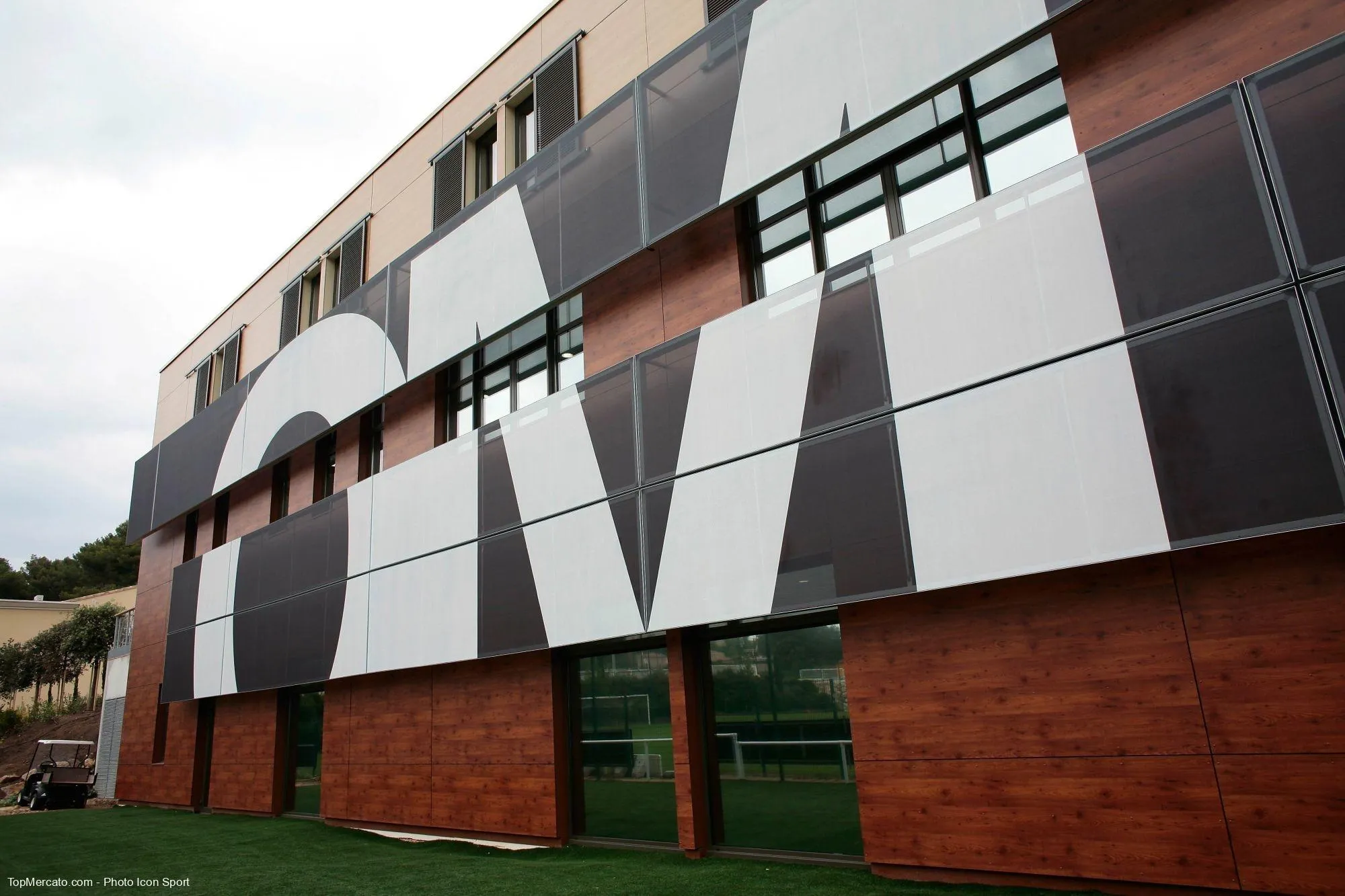 Commanderie, Centre Robert-Louis Dreyfus, OM