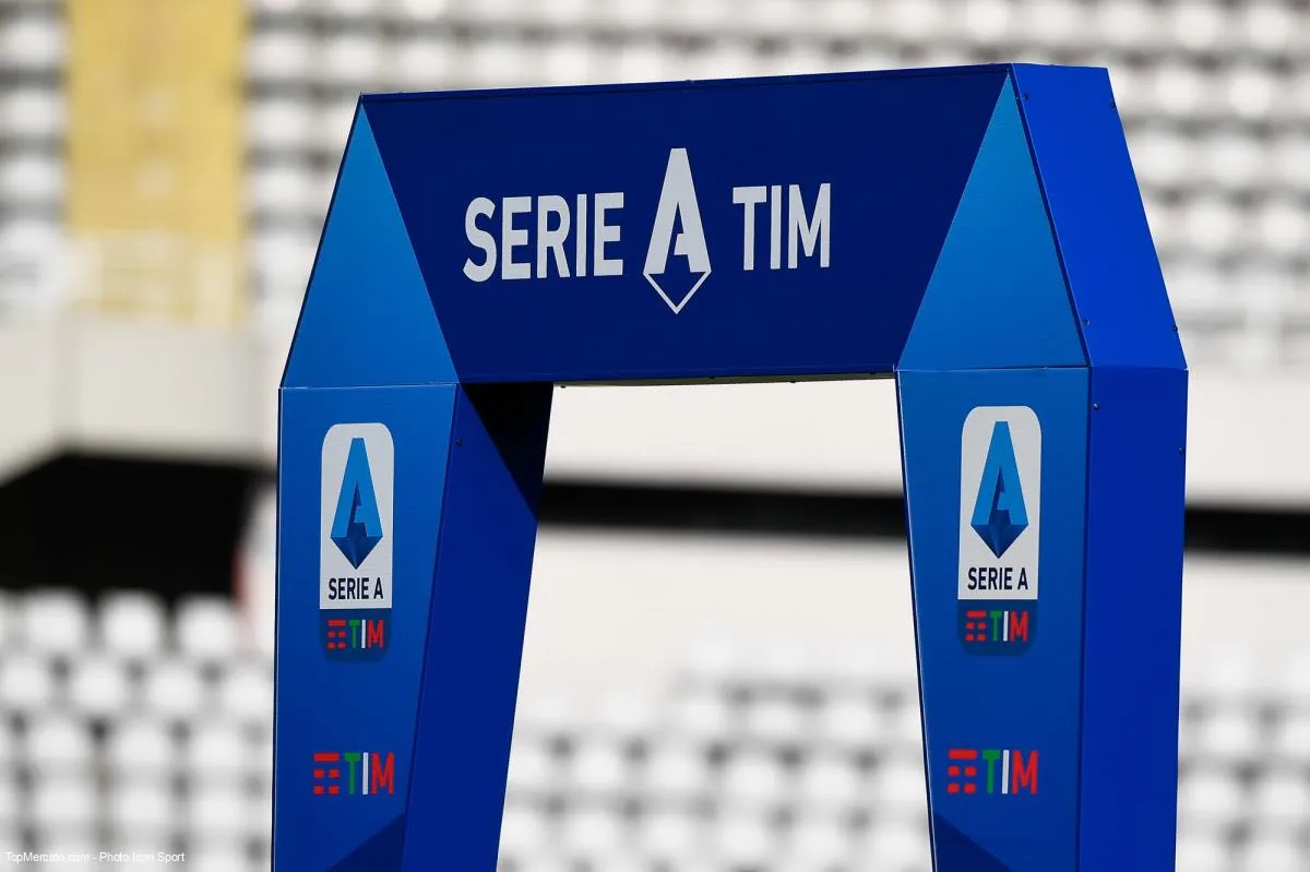 Quel club italien, déjà en proie à de très grosses difficultés financières en 2003, a finalement coulé en 2015, année de sa liquidation judiciaire et de sa descente administrative en Serie D ?