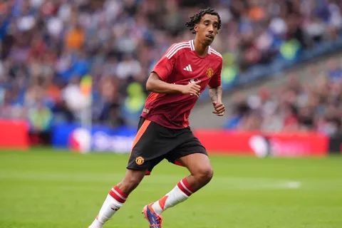 Manchester United : pourquoi Leny Yoro a refusé le Real Madrid selon Fabrizio Romano