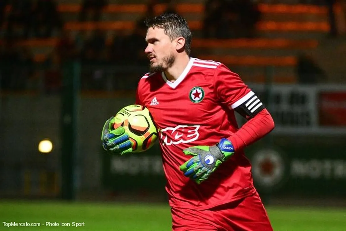 Red Star : Nicolas Douchez met fin à sa carrière