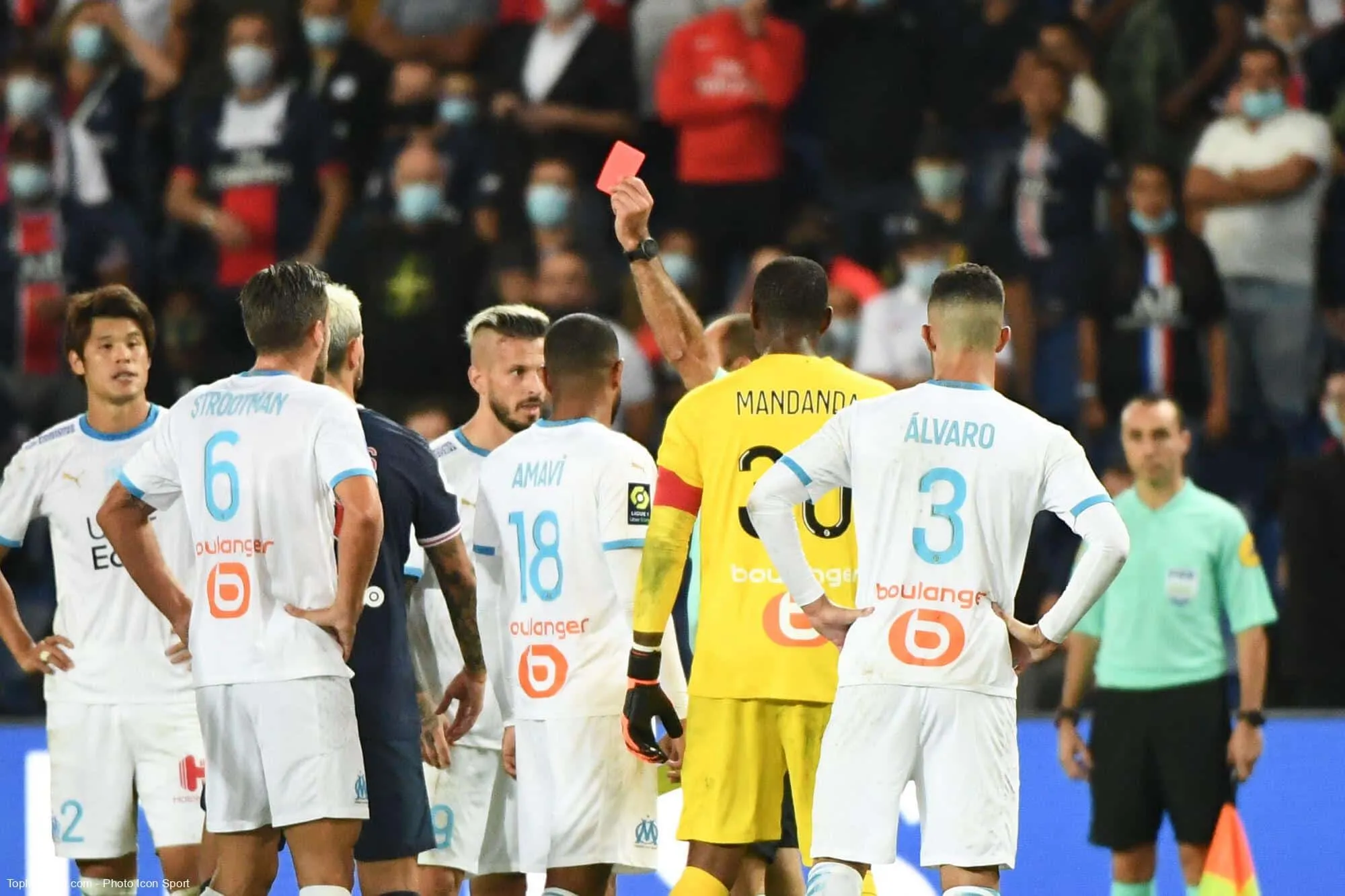 Lors du match PSG 0-1 OM de septembre 2020, combien de cartons rouges ont été distribués par l’arbitre Jérôme Brisard ?