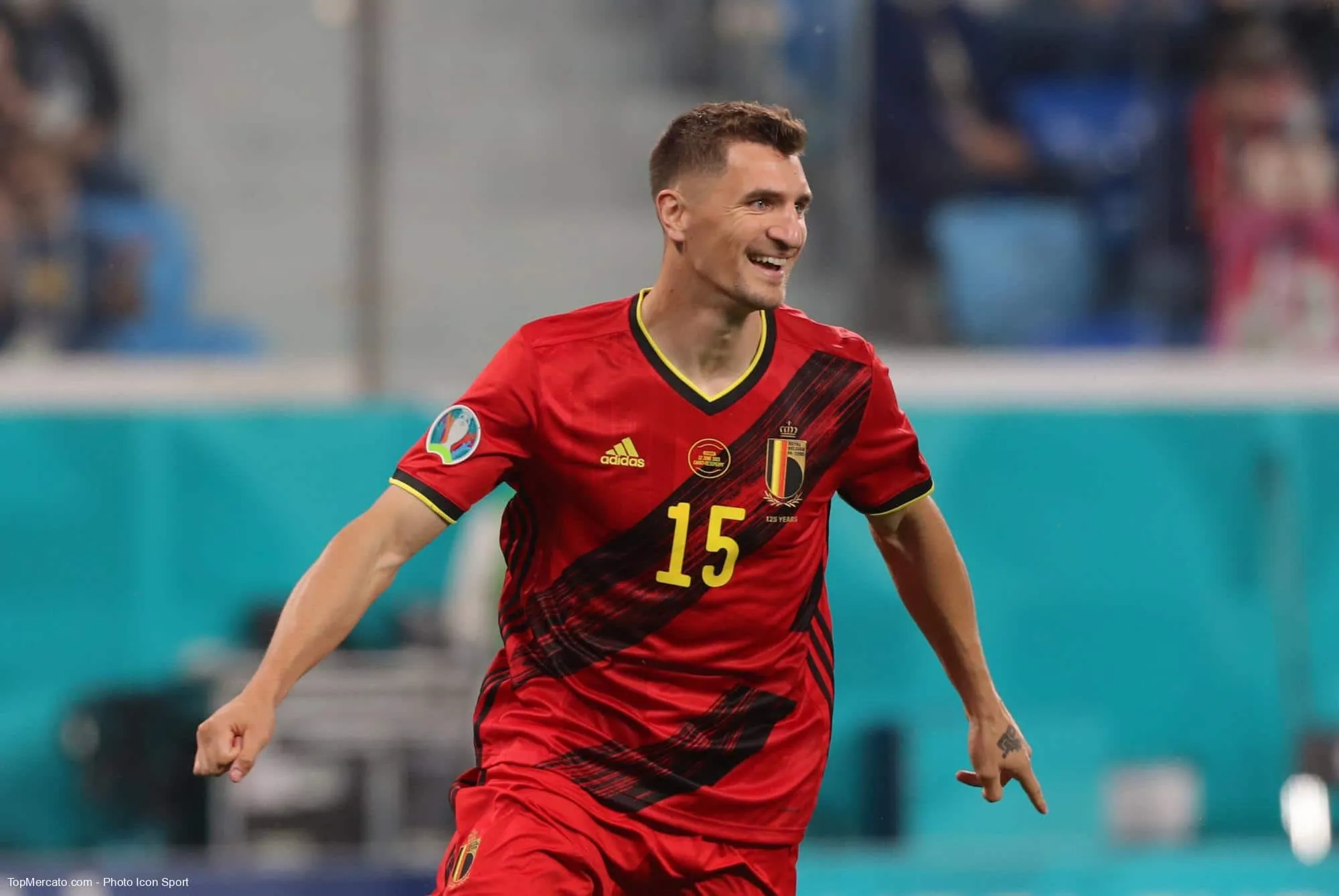 En 2018, avec quel animateur de la télévision française le latéral belge Thomas Meunier s’est-il brièvement embrouillé sur Twitter après la demi-finale France 1-0 Belgique ?