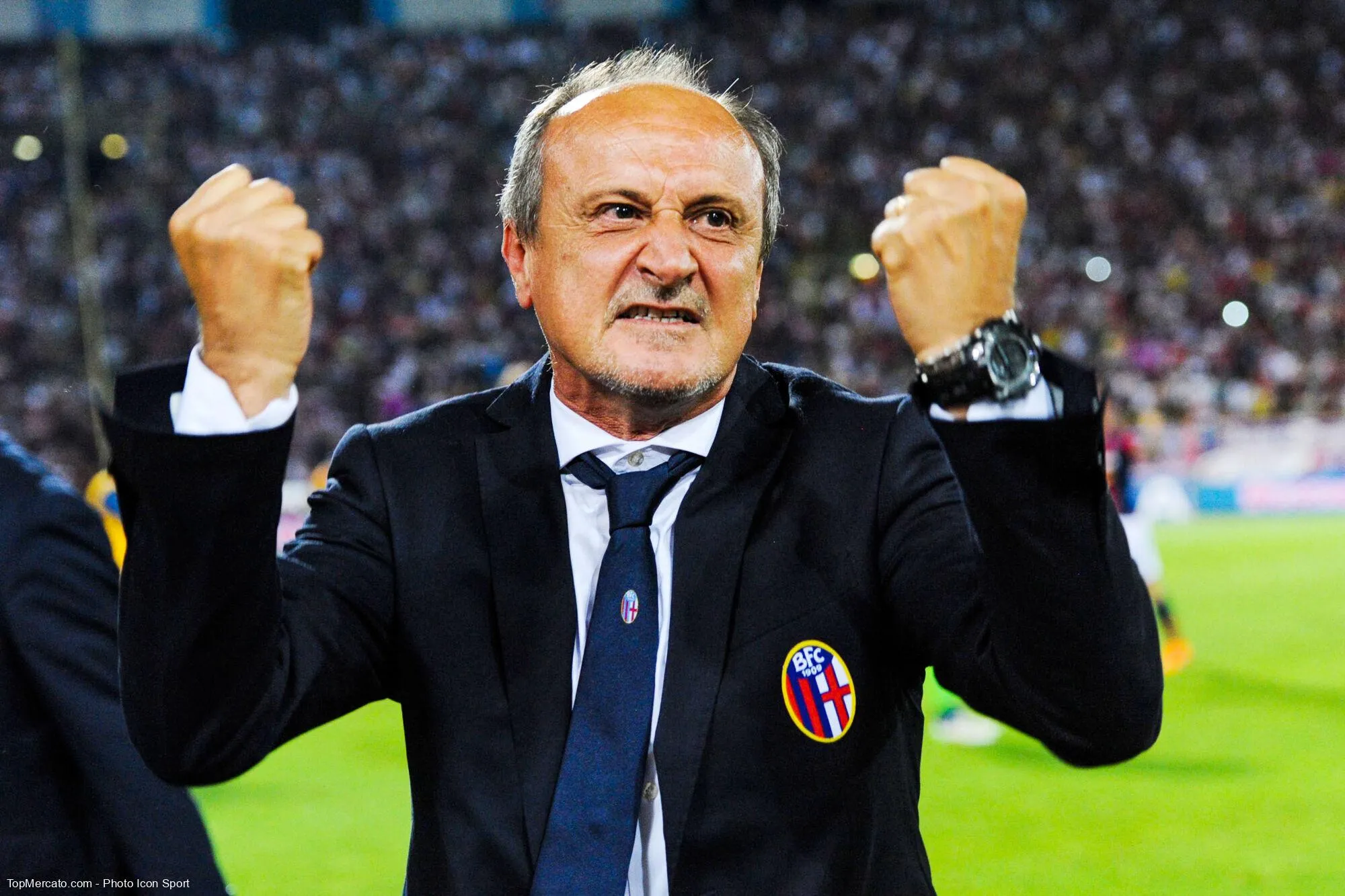En 2012, que fait Adam Ljajic pour que son coach à la Fiorentina, Delio Rossi, décide de lui taper dessus après son remplacement à la 32e minute de jeu ?