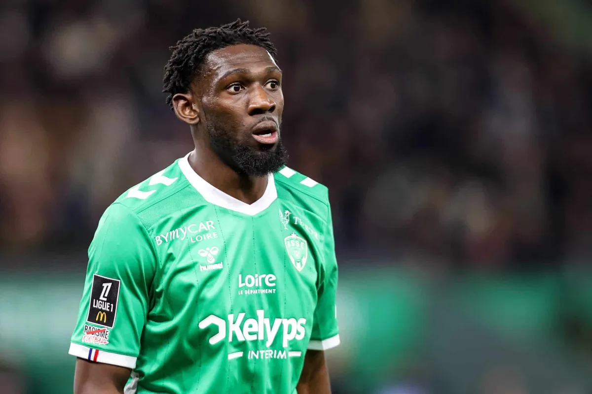 Mercato ASSE : l’indésirable Dylan Batubinsika vers un départ gratuit
