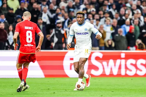 OM : “ce truc de grand frère”, Moumbagna a une attirance pour un partenaire