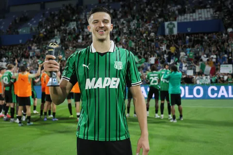 Mercato Manchester United : la concurrence lance déjà un assaut à 25 M€ pour Tarik Muharemovic