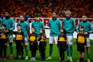 Liverpool : “pas au niveau”, une légende des Reds scelle le sort d’une recrue du mercato et propose son remplaçant
