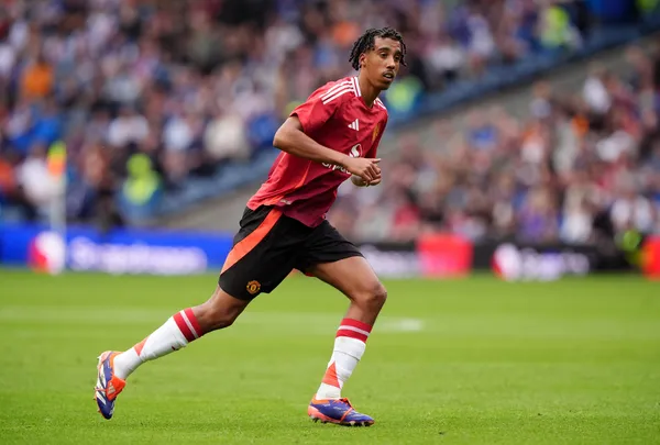 Leny Yoro, Manchester United