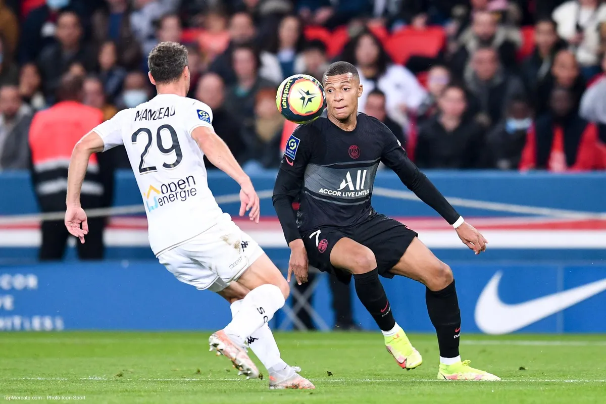 Kylian Mbappé et Vincent Manceau, match PSG Paris Saint-Germain-SCO Angers