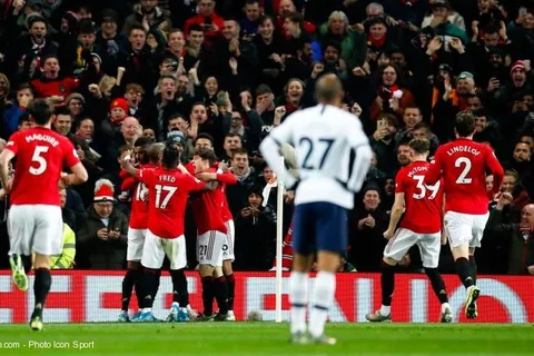 Premier League : Man Utd stoppe Tottenham et Mourinho, Leicester et Chelsea s’imposent