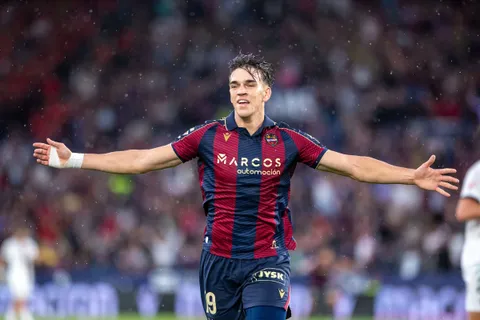 Real Madrid : Carlos Espi, recrue surprise du mercato… et nouveau Joselu de Mourinho ?