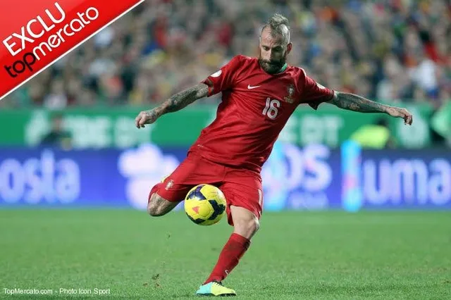 Sortie de vestiaires… avec Raul Meireles