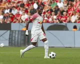 Real Madrid : un concurrent anglais débarque pour Castello Lukeba