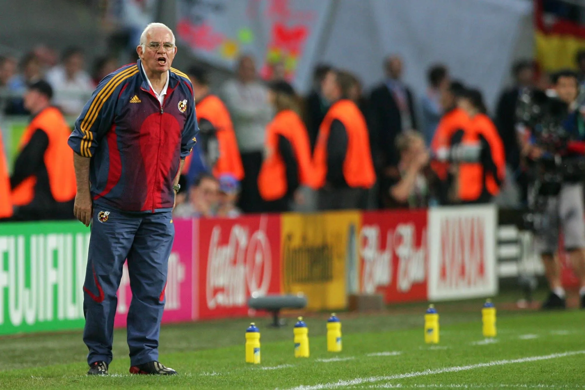 Quel attaquant français a été désigné par l’expression raciste “noir de merde” par le sélectionneur de l’Espagne entre 2004 et 2008, Luis Aragones ?