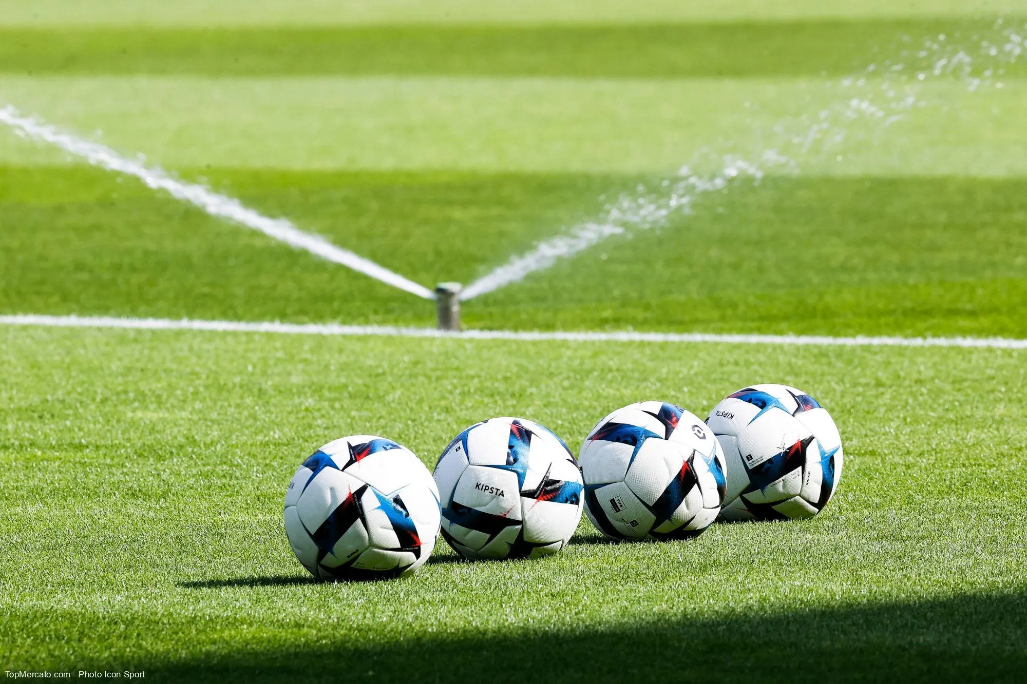 Quel attaquant est le meilleur buteur des PSG-OM, avec 11 réalisations ?