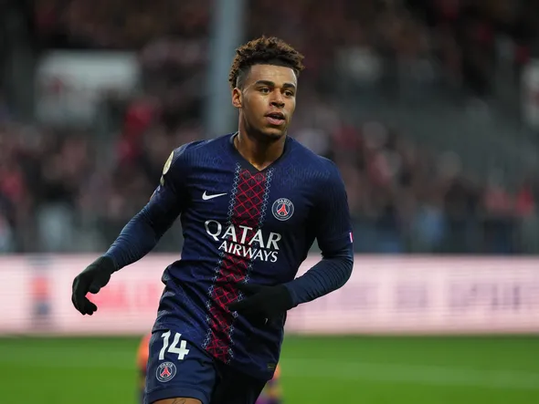 Mercato – La réaction du PSG à la blessure de Désiré Doué