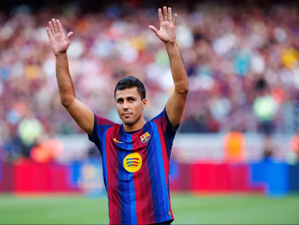 “C’est pour ça que Rodri est là” : Flick critique son Barça et explique comment sa recrue phare du mercato va résoudre le problème de l’équipe