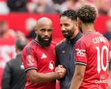 “Chaotique” en 2024, “calme” en 2025 malgré 250 M€ dépensés… Manchester United dévoile les coulisses de son mercato