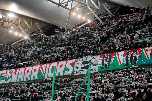 Pologne : la banderole trash des fans du Legia Varsovie sur Poutine