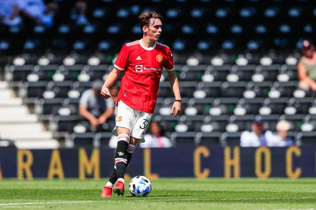 Officiel Mercato - Manchester United : un milieu prolongé et prêté en D2