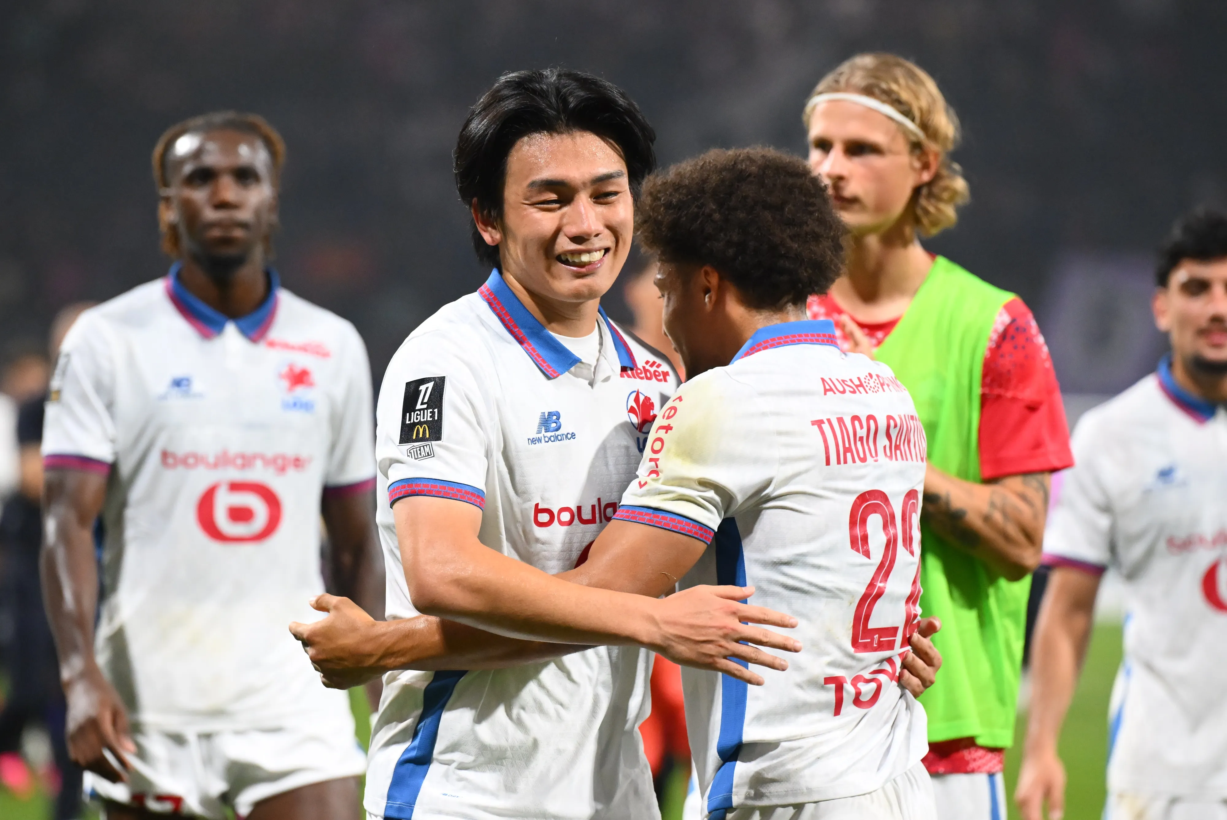 Ayase Ueda, Losc
