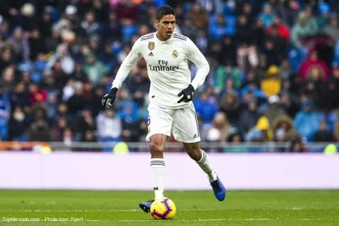 Real Madrid : Varane encense Benzema