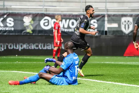 Sofiane Boufal, SCO-SRFC