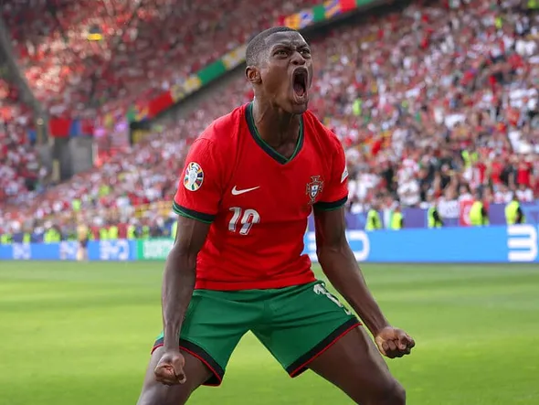 PSG : pourquoi Nuno Mendes est plus performant avec le Portugal