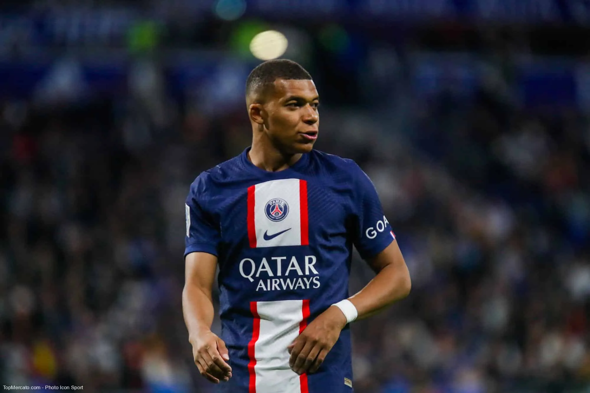 A quel club le PSG a donné 180M d’euros pour recruter Kylian Mbappé, à l’été 2018 ?