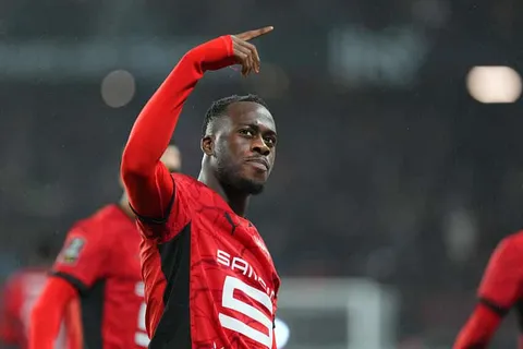 Mercato Rennes : 5 clubs pour permettre à Arnaud Kalimuendo d’aller voir plus haut