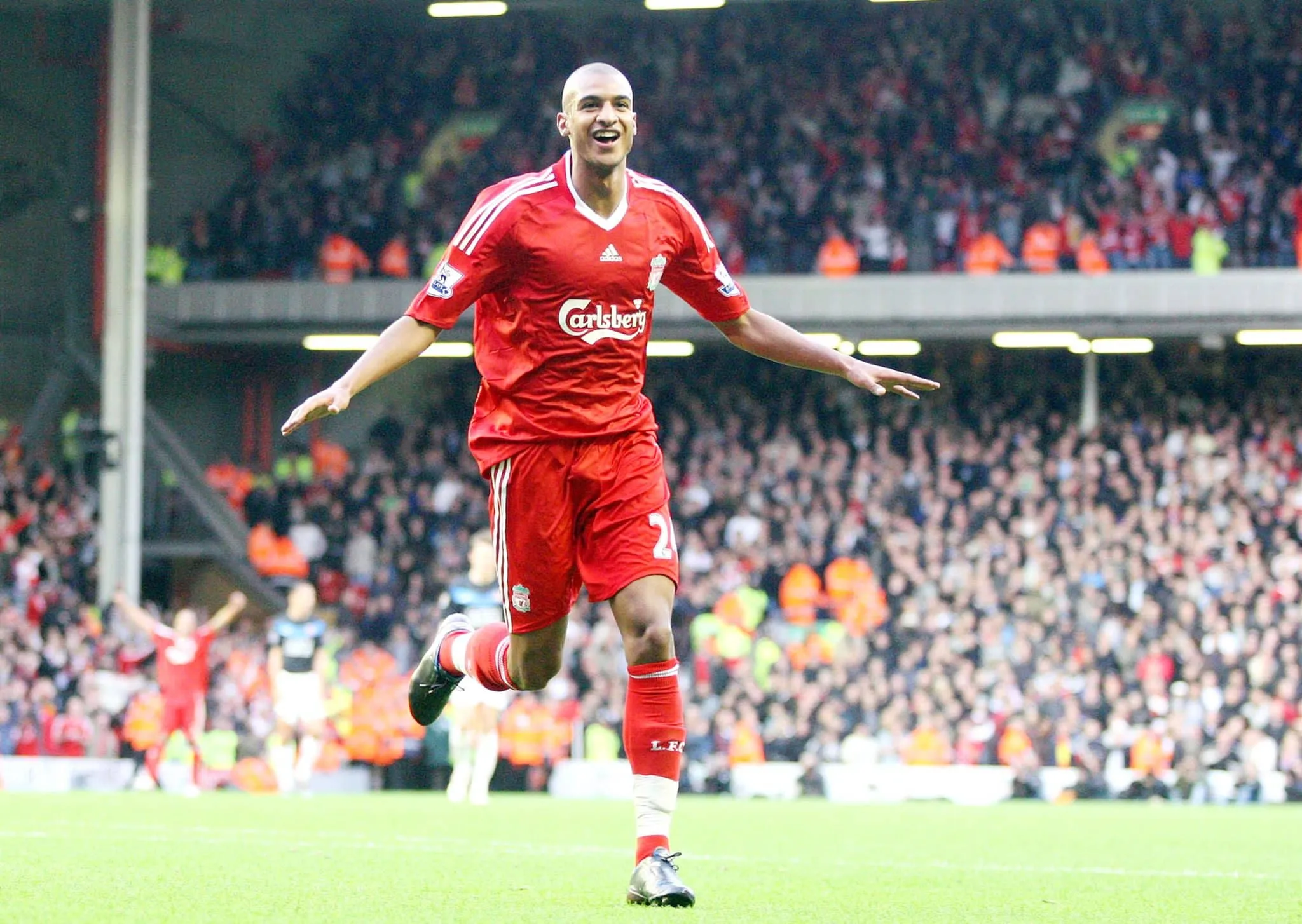 Quel est cet ancien joueur du PSG également passé par Liverpool ?