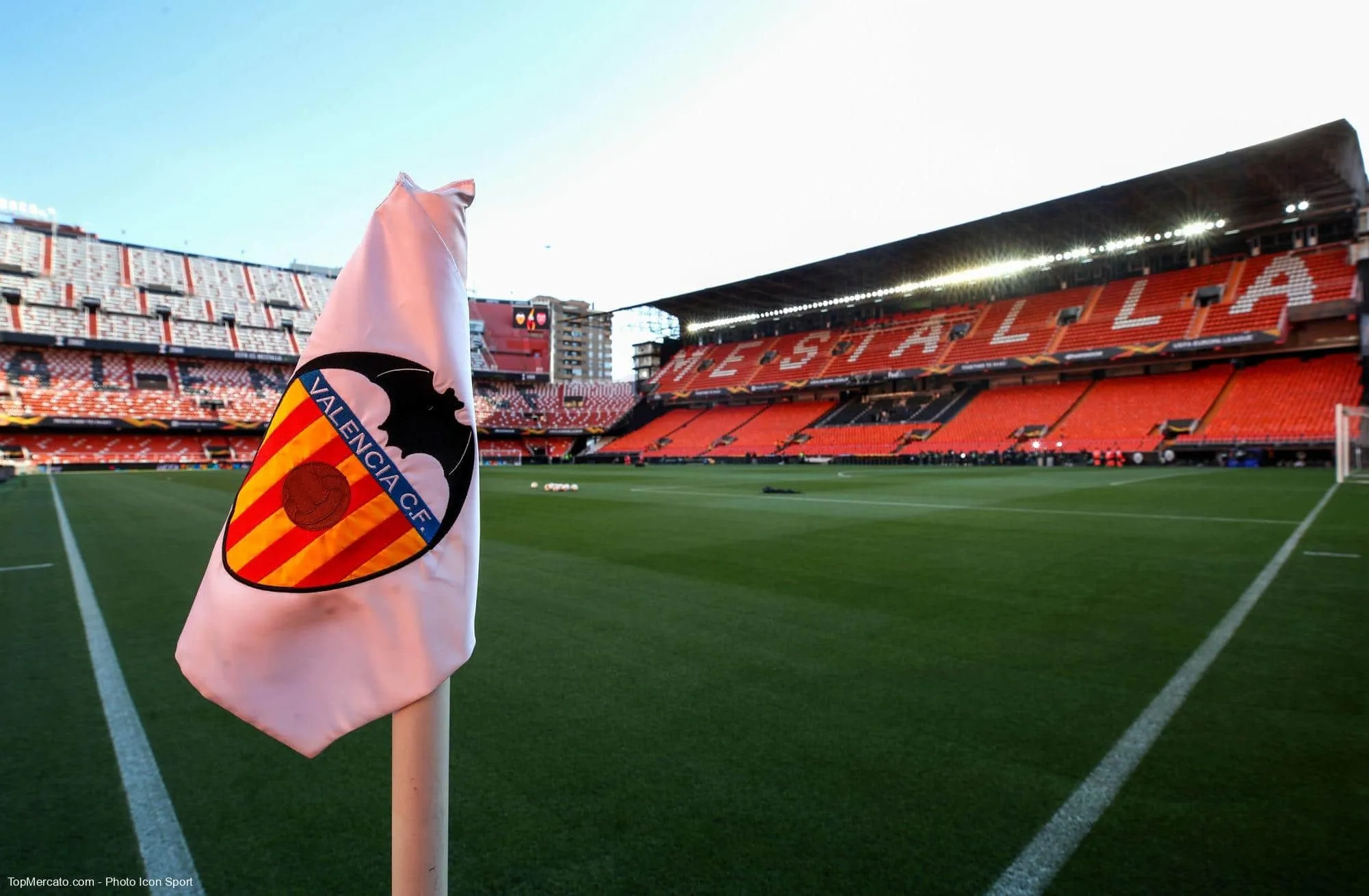 Quel est le nom du propriétaire du FC Valence qui a licencié Marcelino en 2019 après 3 journées en Liga, notamment à cause de divergences sur la politique sportive ?