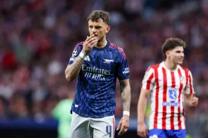 Mercato Arsenal : une short-list de 10 latéral droit pour remplacer Ben White… avec un ancien de Manchester United !
