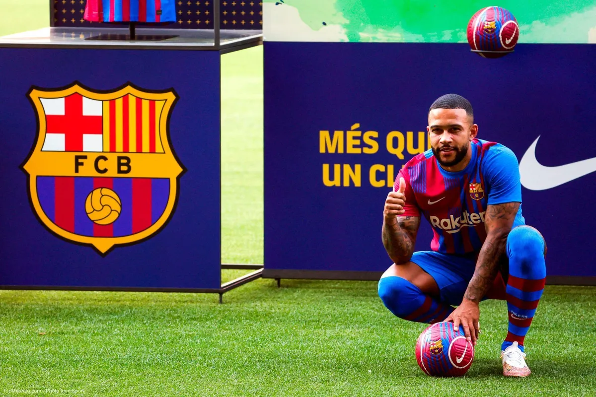 Memphis Depay, Barça